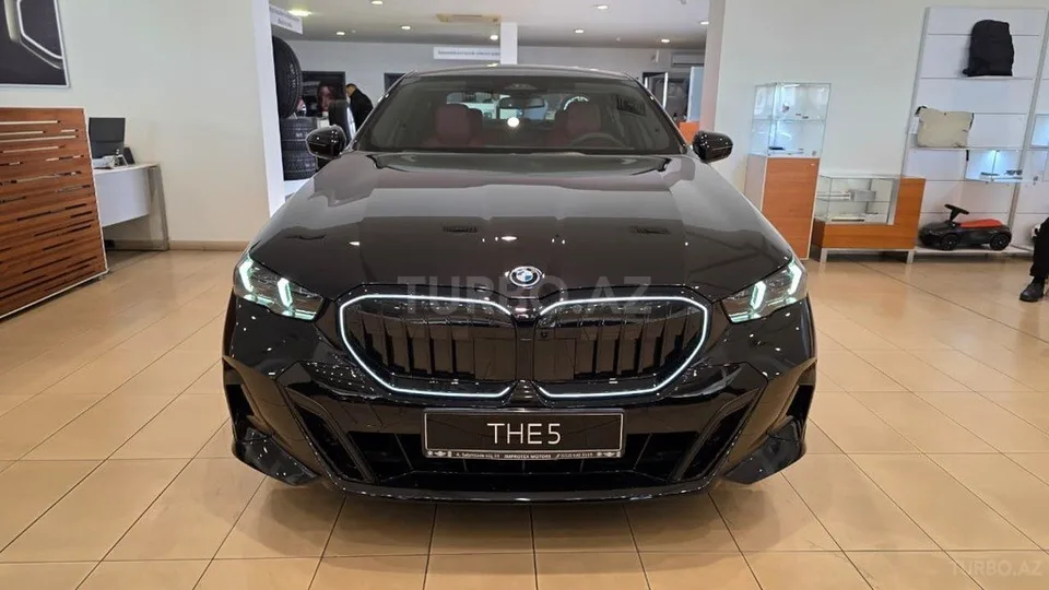 BMW 530e — фото 1/4