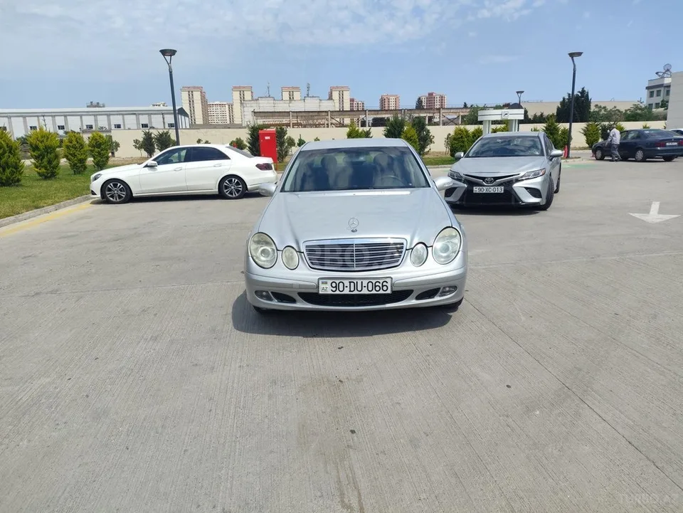 Mercedes E 240 — foto 1/4