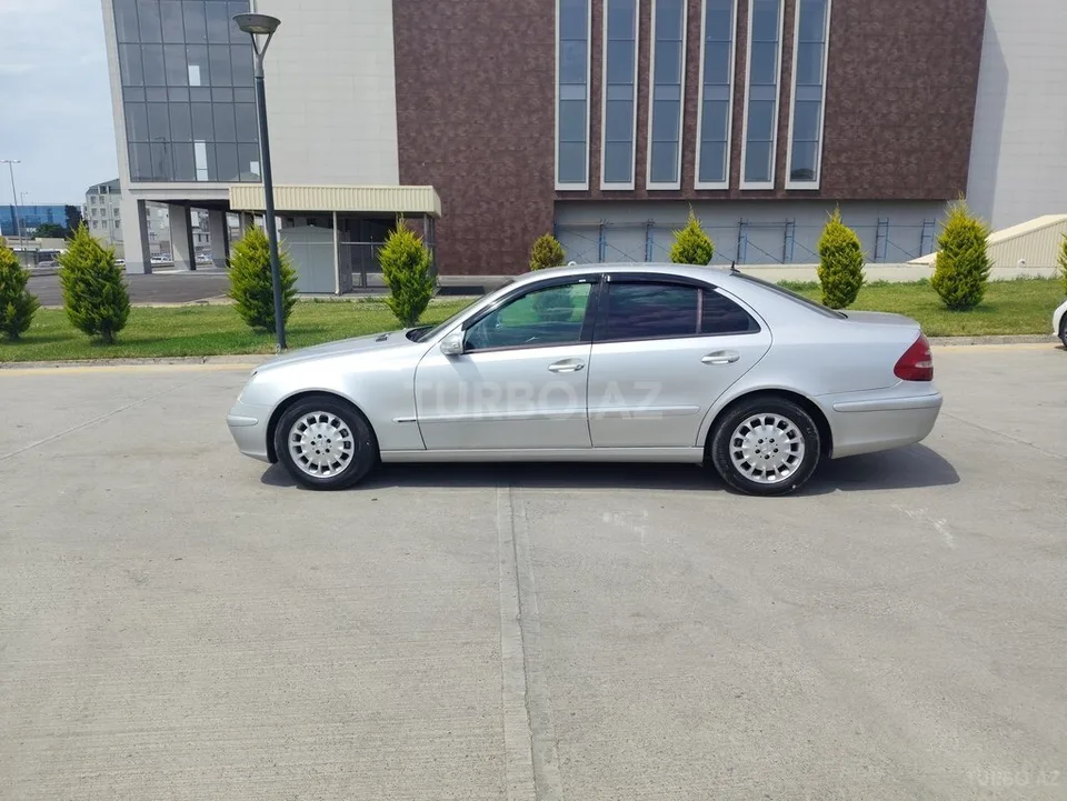 Mercedes E 240 — foto 3/4