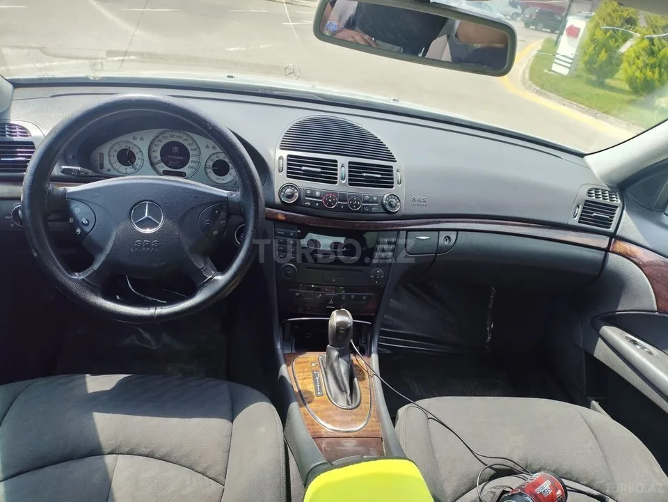 Mercedes E 240 — foto 4/4