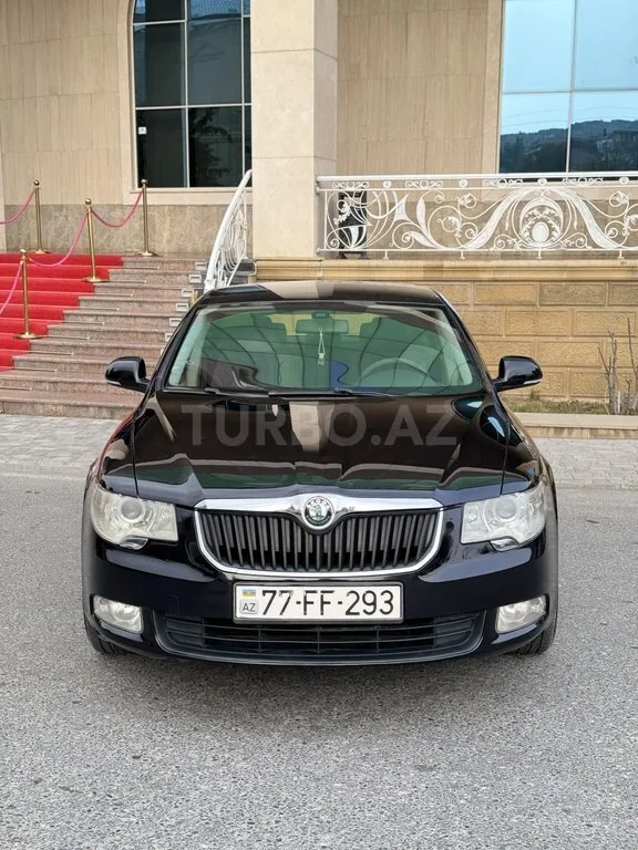 Skoda Superb — фото 1/4
