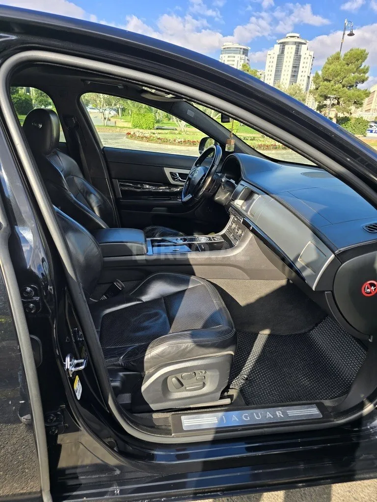 Jaguar XF — фото 4/4