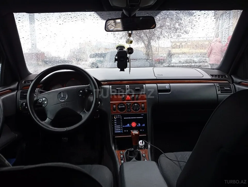 Mercedes E 200 — фото 3/4