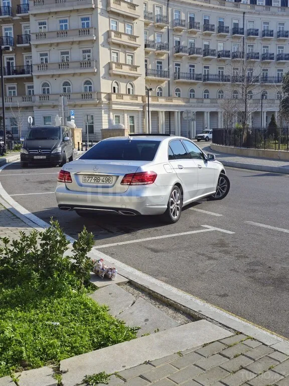 Mercedes E 250 — фото 4/4