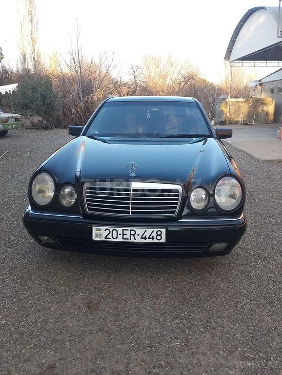Mercedes E 240 — фото 3/4