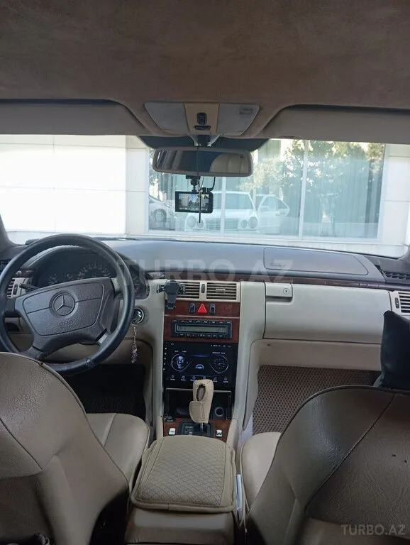 Mercedes E 230 — фото 3/4