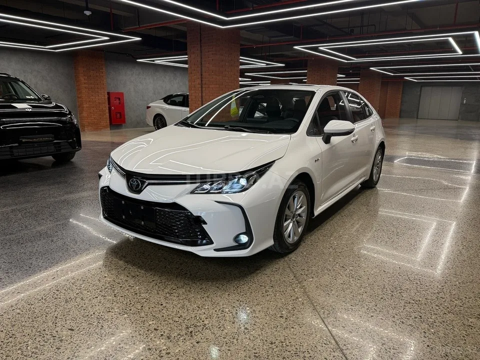 Toyota Corolla — фото 1/4