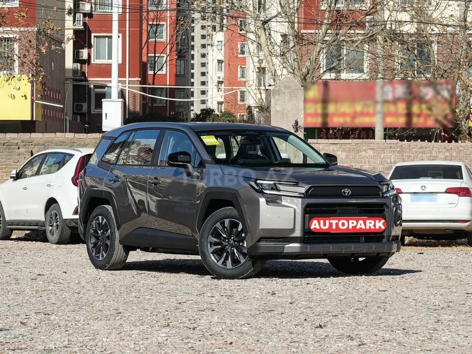 Toyota RAV4 — фото 3/4