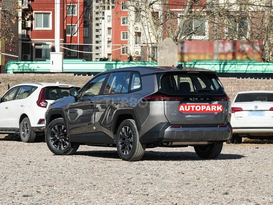 Toyota RAV4 — фото 4/4