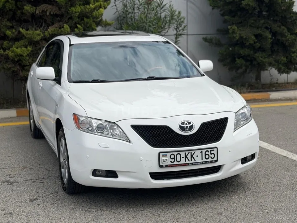 Toyota Camry — foto 1/4