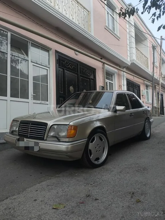 Mercedes E 280 — фото 1/4