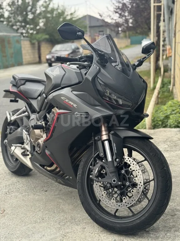 Honda CBR650R — фото 1/4