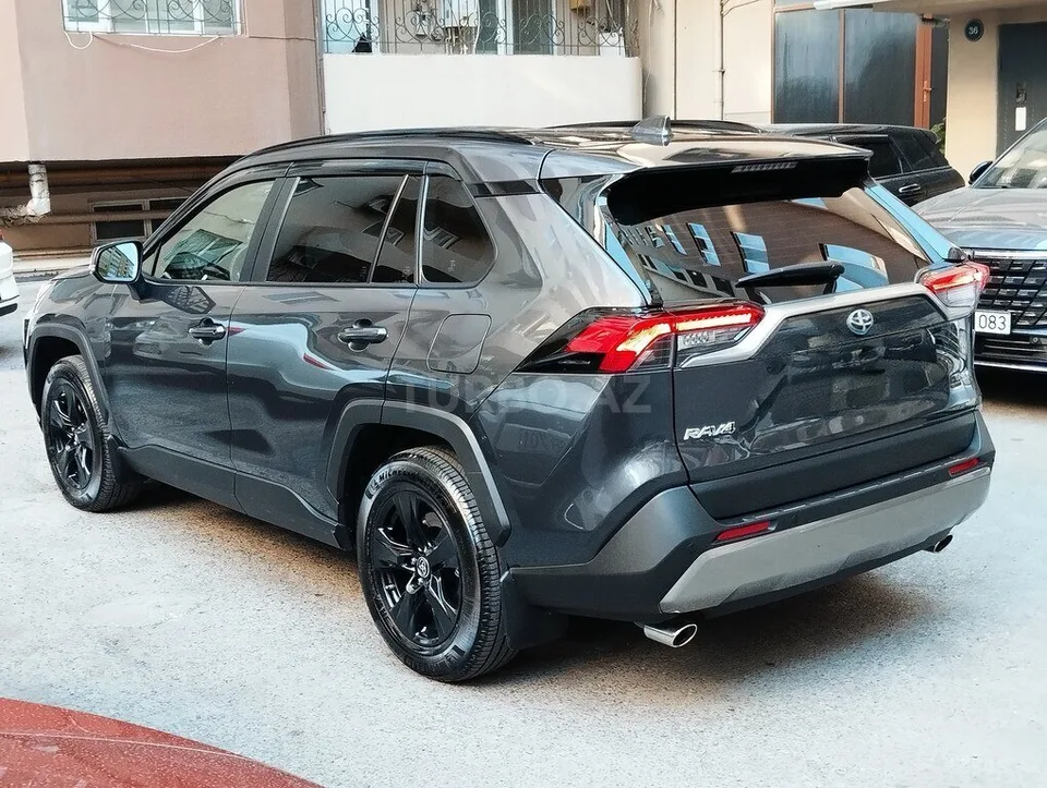 Toyota RAV4 — фото 4/4