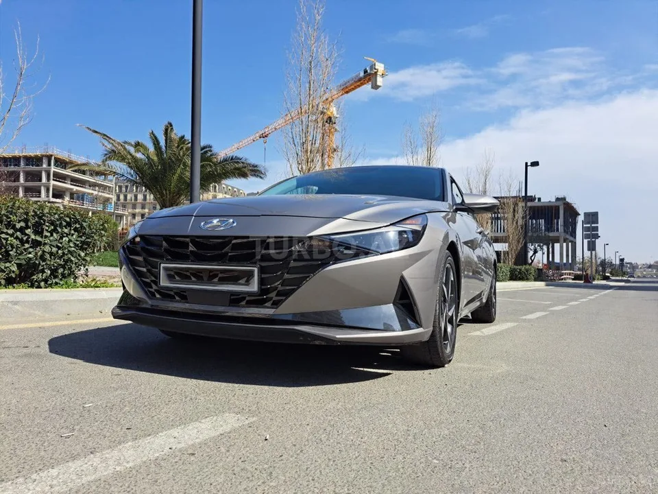 Hyundai Elantra — фото 2/4
