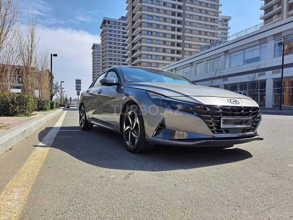 Hyundai Elantra — фото 3/4