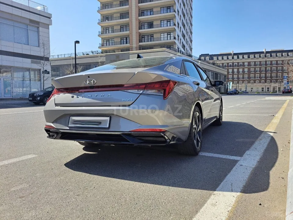 Hyundai Elantra — фото 4/4