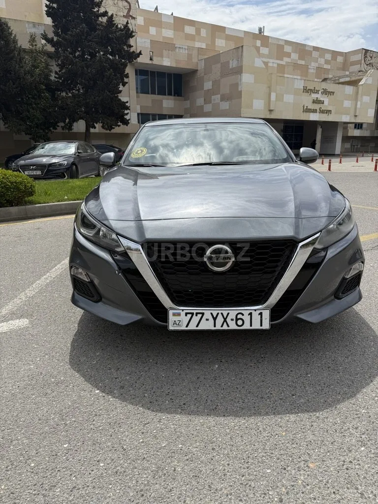 Nissan Altima — foto 2/4