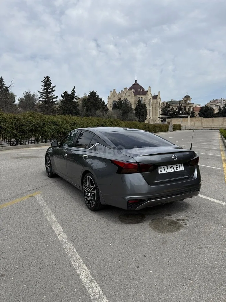 Nissan Altima — foto 3/4
