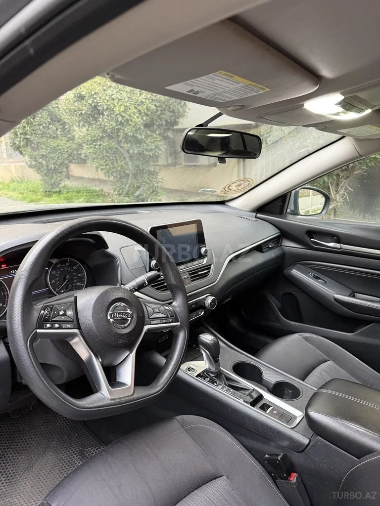 Nissan Altima — foto 4/4