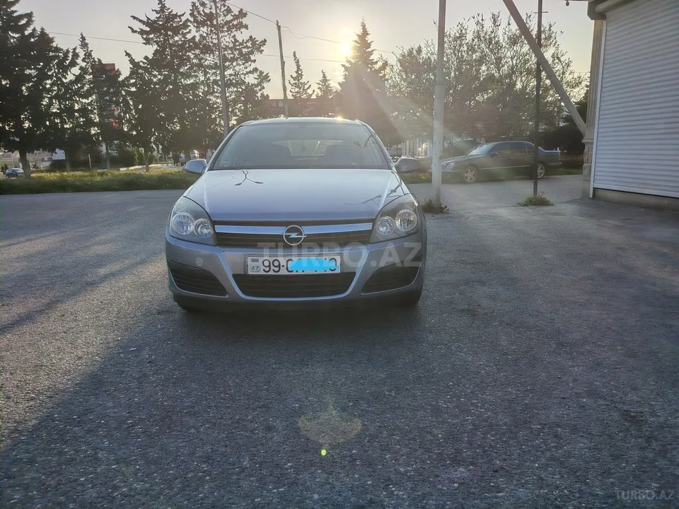 Opel Astra — фото 1/4