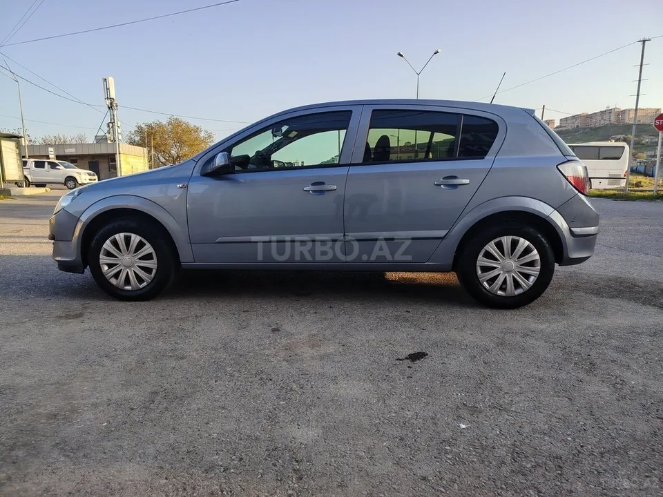 Opel Astra — фото 3/4