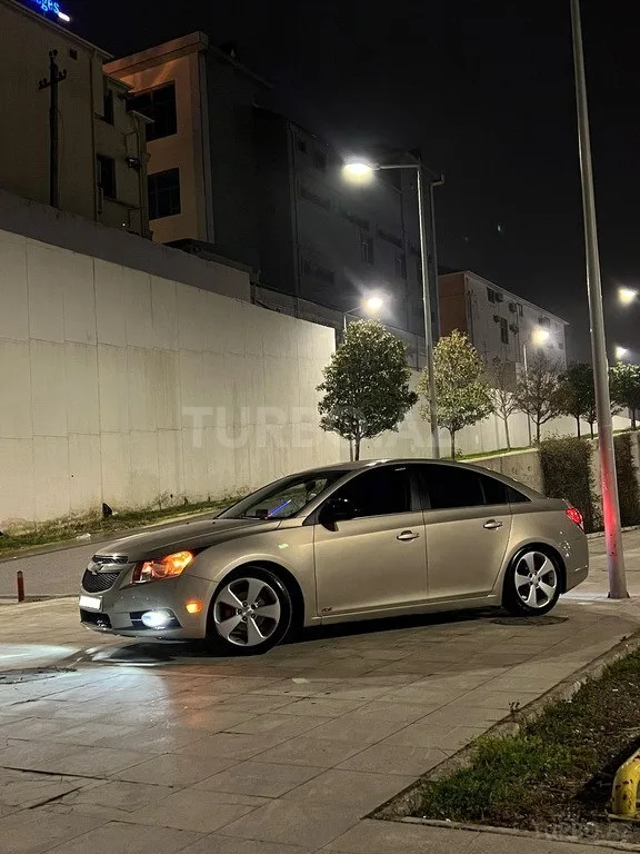 Chevrolet Cruze — foto 3/4
