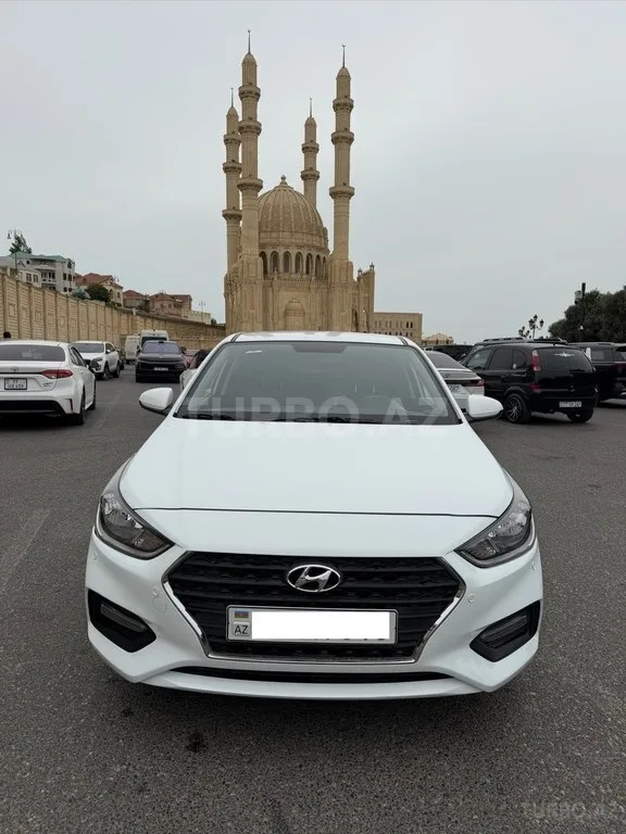 Hyundai Accent — foto 1/4