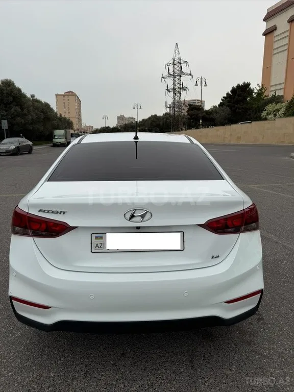 Hyundai Accent — foto 2/4