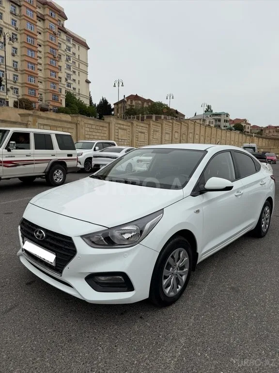 Hyundai Accent — foto 3/4