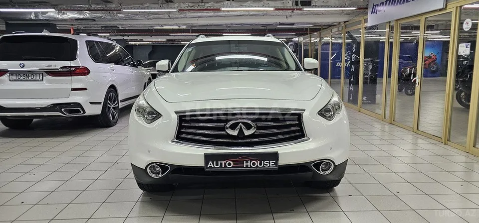 Infiniti QX70 — фото 1/4