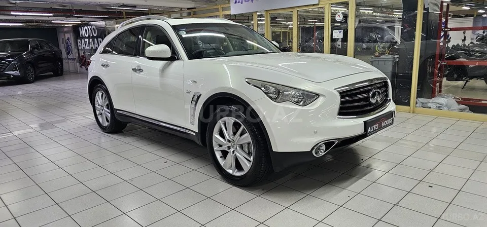 Infiniti QX70 — фото 2/4