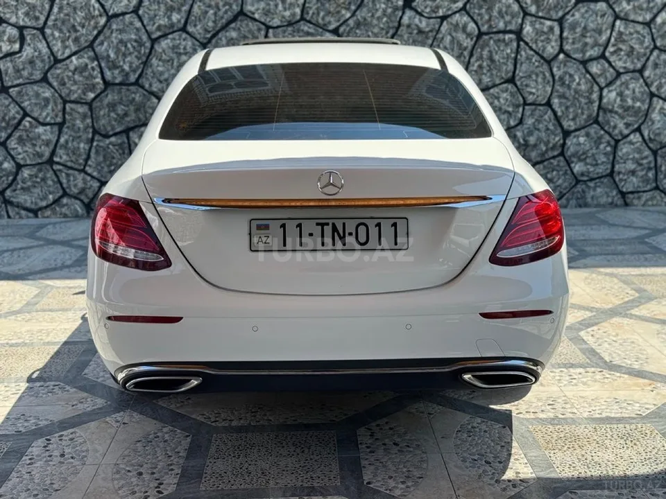 Mercedes E 220 d — фото 2/4