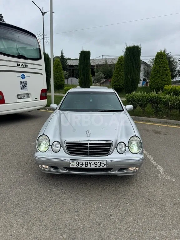Mercedes E 280 — фото 1/4