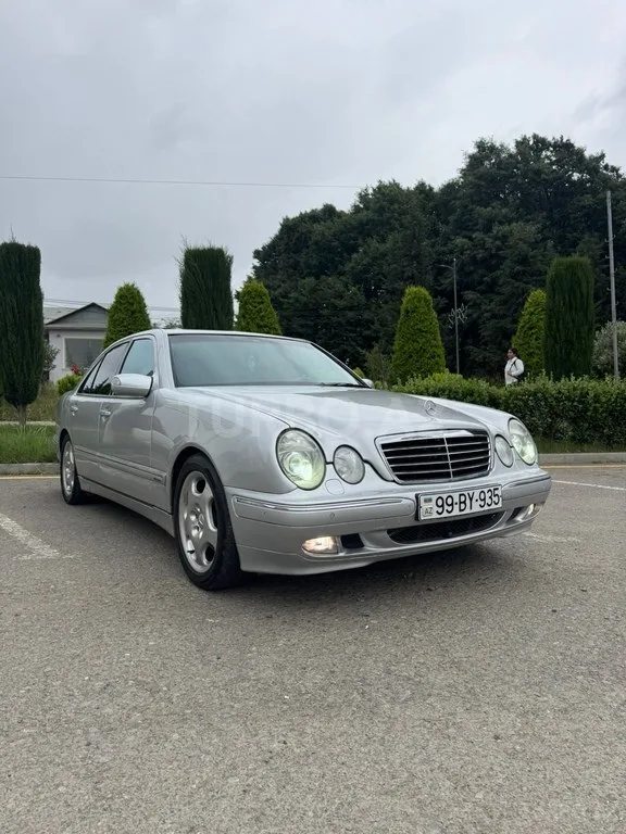 Mercedes E 280 — фото 2/4