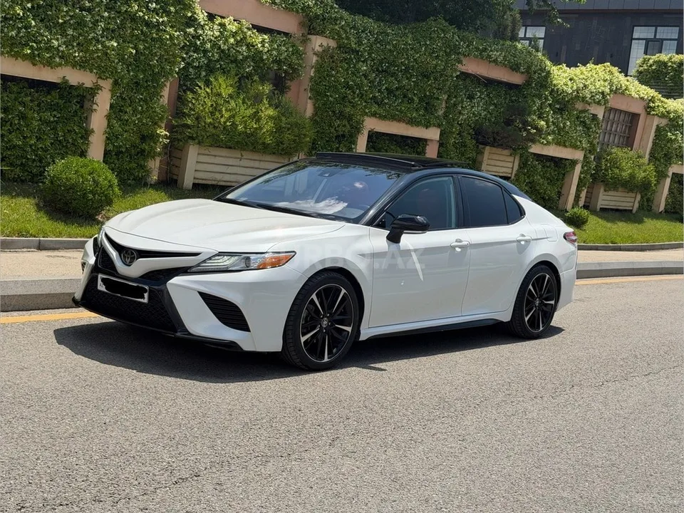 Toyota Camry — foto 1/4