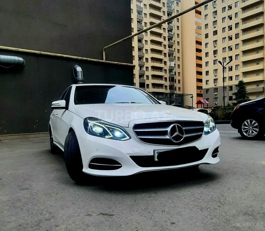 Mercedes E 220 — foto 1/4