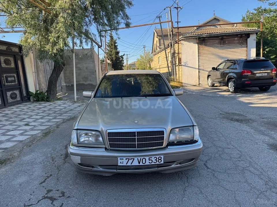 Mercedes C 200 — фото 1/4
