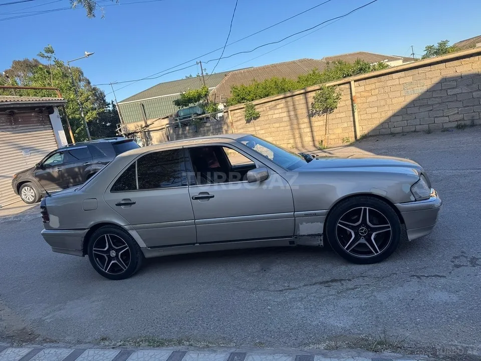 Mercedes C 200 — фото 4/4