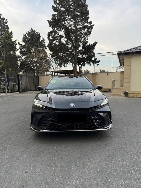 Toyota Camry — foto 1/4