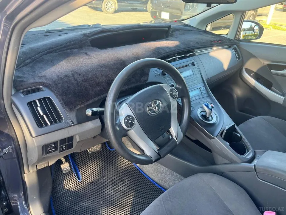 Toyota Prius — foto 3/4