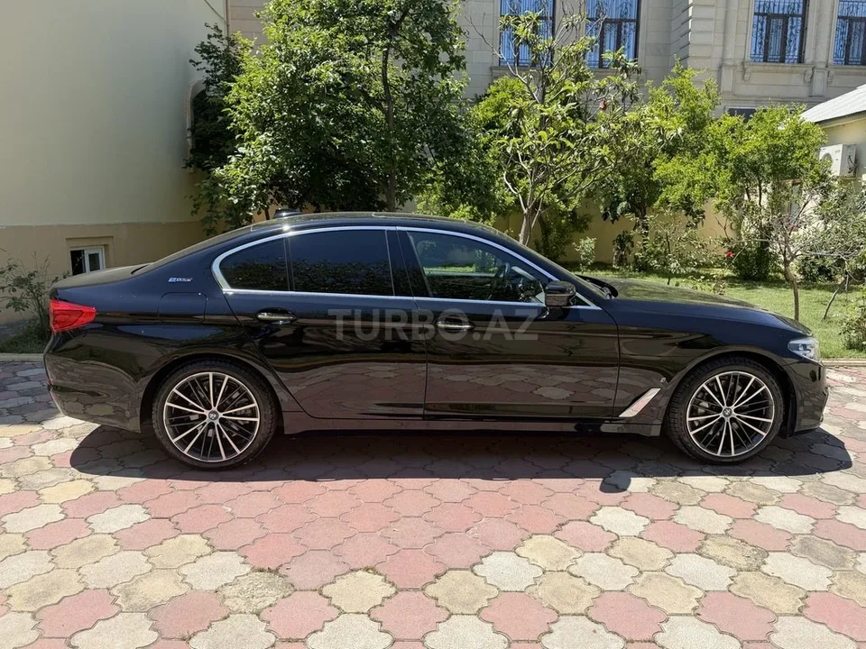 BMW 530e — фото 3/4