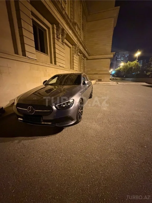 Mercedes E 200 4MATIC — foto 1/4
