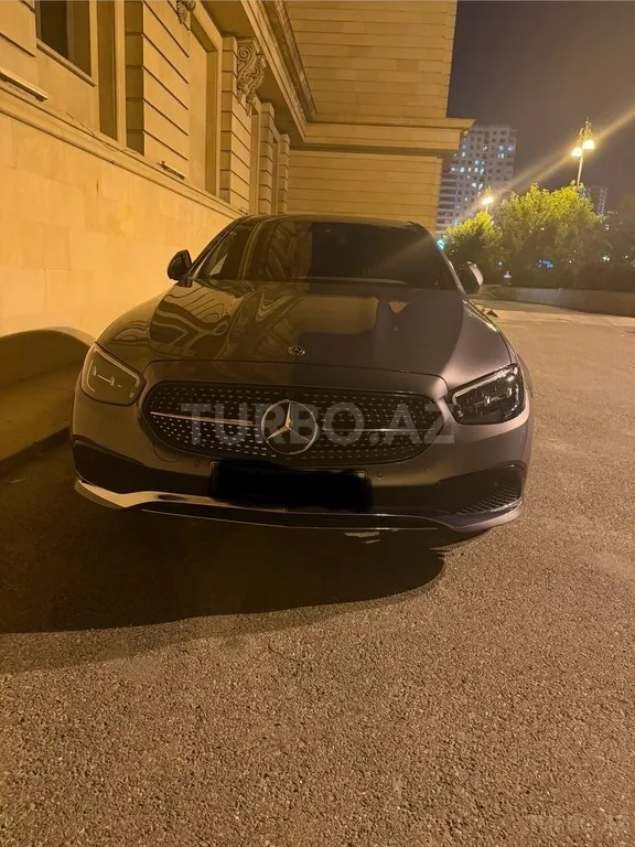 Mercedes E 200 4MATIC — foto 2/4