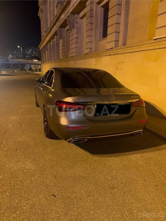 Mercedes E 200 4MATIC — foto 3/4
