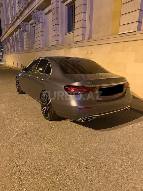 Mercedes E 200 4MATIC — foto 4/4