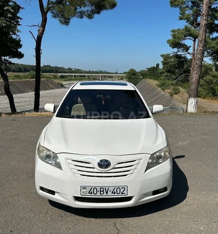 Toyota Camry — foto 1/4