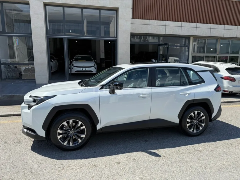 Toyota RAV4 — фото 4/4