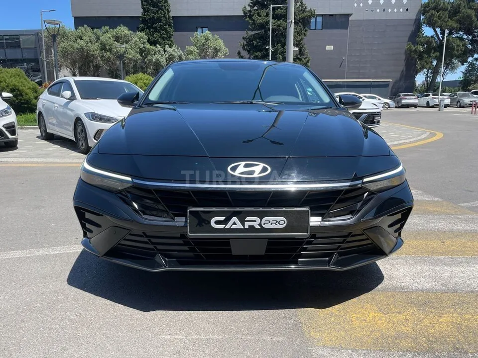 Hyundai Elantra — фото 3/4