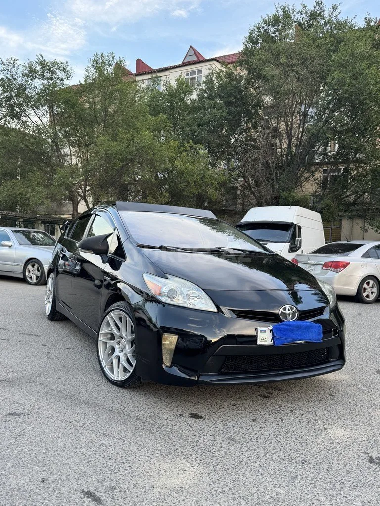 Toyota Prius — фото 1/4