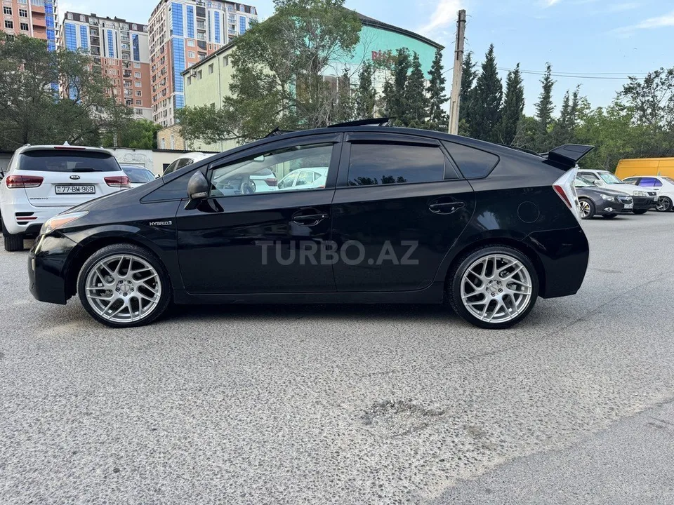Toyota Prius — фото 3/4